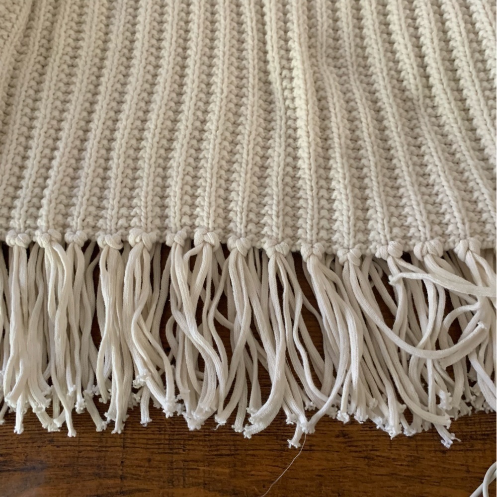 H&M NWT Winter White Fringed Wool Blend Sweater Neutral Winter Sz S - Picture 7 of 9
